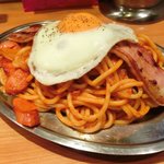 スパゲッティーのパンチョ - ナポリタン(400g)厚切りベーコン玉子焼き 900円