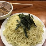 らぁめん 満来 - チャーざる 麺接写！多い。400g超えか？