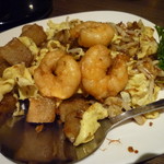 Dragon-i - サクサクもちもち大根餅と海老や卵、野菜のハーモニー！XO醤炒蘿蔔糕RM18.0（504円）