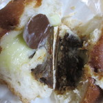 パン処 とと屋 - カフェオレあんぱん、カット