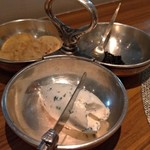 グルマンディーズ - 自家製ブリニ キャビア クリームチーズ