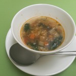 ラ・クチネッラ・ディ・ヤマモト - スープの色はクリアだけど野菜のエキスが濃い！野菜たっぷりミネストローネ