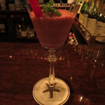 バースカーレット - フローズンカクテル(生のカシス・ブルーベリー・苺とバニラアイス)