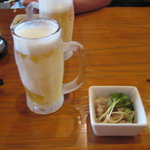 Guriru Izakaya Kiyose - ビールと付だし。ミミガーの和え物。