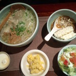 Ajian Dainingu Kingyoran - フォーのランチ