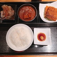 赤坂 金舌 - 遅得定食 @1,000円
                ここにお替りOKのサラダ・スープがセット。