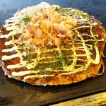 Negibouzu Okonomiyaki - 豚モダン(大盛り)、864円
                        
                        生地は、さっくり、フワッと
                        
                        ソースは、スパイシー
                        
                        大盛りは、かなりのボリュームですっ!!!