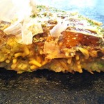 Negibouzu Okonomiyaki - 豚モダン断面