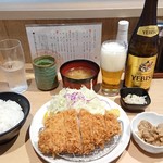 とんかつ目黒こがね - 林  SPF  ロースかつ定食(1200円)に、瓶ビール(600円)を付けた♪