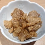 とんかつ目黒こがね - 瓶ビールのお通し、豚の甘辛しぐれ煮