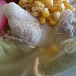 Shokujidokoro Iroribi - 野菜塩ラーメンのトッピング