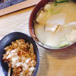 ろばたやき山ろく - 炊き込みご飯と団子汁