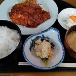 亀の家食堂 - 土曜日はチキンカツ