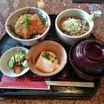 Ryuutoan - 小丼とぶっかけ十割蕎麦 849円