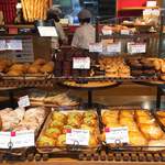 ル・グルニエ・ア・パン - 次はフルーツディニッシュやバゲットを購入しよう。