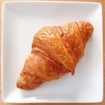 ル・グルニエ・ア・パン 麹町店 - クロワッサン @259円
                                バターの照り感がいい感じ。大きく、満足感のあるクロワッサン。