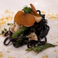 リストランテ カーザ・アルべラータ - 【パスタ①】銚子港直送ヤリイカとボッタルガのイカスミを練り込んだ手打ちタリオリーニ　これにはあきとん（・・）参りましたm(__)m