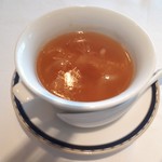 銀座アスター - フカノヒレと干し貝柱のスープ
            
            けっこうプリプリフカヒレが入っていてトロトロ美味しい。