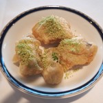 銀座アスター - 穴子と野菜の揚げ物盛り合わせ

最初、衣で中身が分からずオクラを続けて食べてしまった。。穴子はホクホク皮にネットリゼラチン質もあり美味しかったです。上にかかってる緑のものは空豆か何かだったのかな？