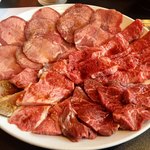 焼肉小僧 - 最初の盛り合わせ