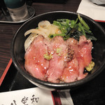 神戸牛らーめん　八坐和 - ランチの薄切りレアステーキ丼