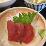 和食はなむら - いか煮付刺身付定食(\980)　刺身（マグロ）
