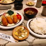 グリルニューコトブキ - カニコロッケ定食 1500円(税抜)