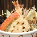 米と天ぷら 悠々 - 海老のとキスの天ぷら丼ぶり