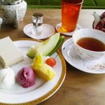 カフェ よくなるよくなる - ケーキセット（この日はアールグレイのチーズケーキ選択）