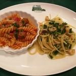 選べるパスタは、スパゲッティとショートパスタの2種盛りもOK