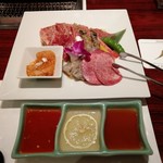 「雪会席」の焼物盛合せです。(2018年6月)