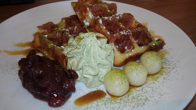 ワッフル By ま ず リニューアル ピッコロ ターヴォロ Piccolotavolo 福井城址大名町 カフェ 食べログ