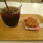 宮島珈琲 - アイスコーヒーともみじ饅頭