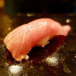 四季の鮨 蔵人 - ［2018/05］寿司⑩ 中とろと赤身の中間あたりの握り