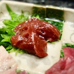 四季の鮨 蔵人 - ［2018/05］酒肴⑦ くじら刺身 三点盛り・きも 塩 ごま油