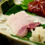 四季の鮨 蔵人 - ［2018/05］酒肴⑦ くじら刺身 三点盛り・さえずり 生姜醤油