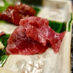 四季の鮨 蔵人 - ［2018/05］酒肴⑦ くじら刺身 三点盛り・尾っぽ 