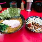 横浜ラーメン 田上家 - ラーメン並 ¥700 ライス ¥50 チャーシューまぶし ¥100