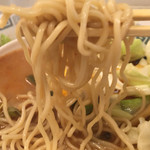 桂花ラーメン - 新辛麺をリフトす