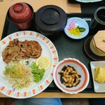 Sanzokuya - 生姜焼き定食860円