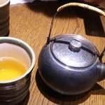 Tonkatsu Wakou - はじめに冷茶がでてきました