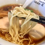 しなやかな細麺