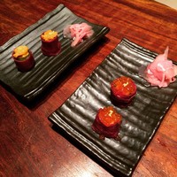 肉匠 とろにく 恵比寿店 - 生うにと桜肉のミニ軍艦＆いくらと桜肉のミニ軍艦