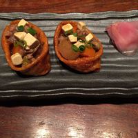 肉匠 とろにく 恵比寿店 - 神戸牛すじとクリームチーズのいなり