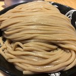 中華蕎麦 とみ田 - つるっとした喉ごしで、弾力があり、しなやかでコシがあり、モッチモチの食感です