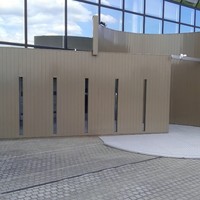 DANZERO - 建物の海側にある入口
