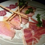 バー カヴァロ - 生ハムの盛り合わせ（1400円）・・プロシュートはシェフがおまけで付けて下さいました。 