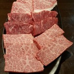 ホルモンバルヤマト - 手前からロースハラミカルビ　お肉そのままでタレなしです