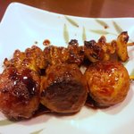 俺の串 さぶちゃん - つくね（１１０円）　皮（９０円）　タレ焼きも最高です　