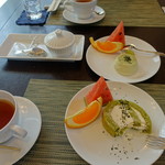 茶蔵 - 食べかけですみませんが、デザートは狭山茶を使用したもの。お茶屋の併設店舗なのです。